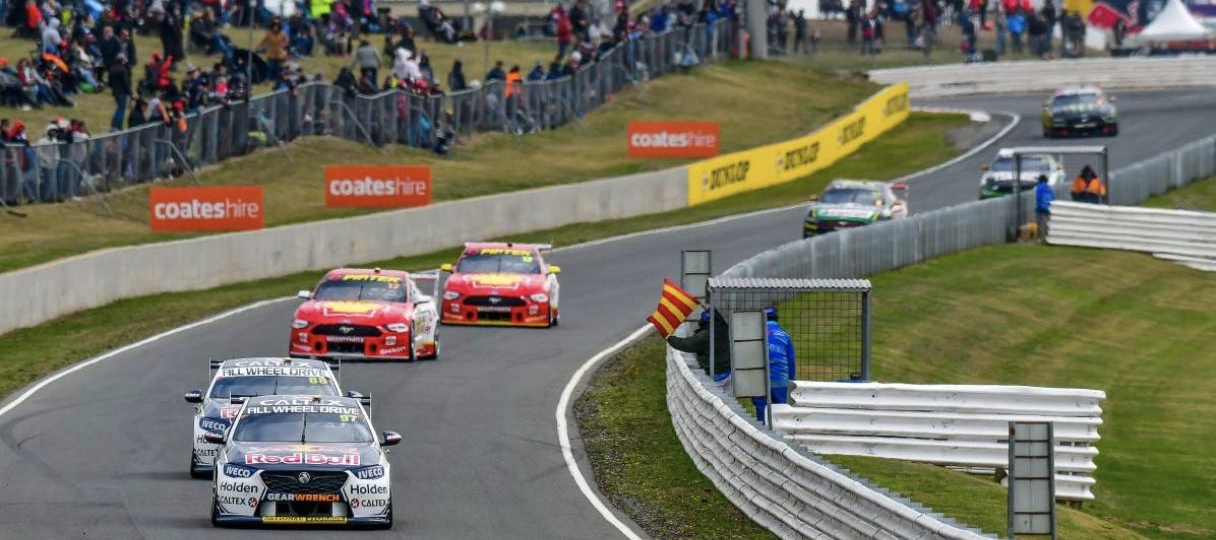 supercars coming around the race track at symmons plains in tasmania