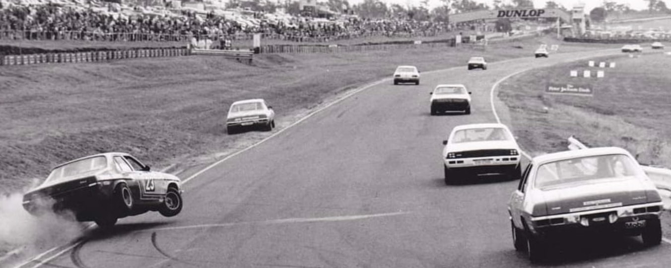 historic photo of cars at symmons plains raceway in tasmania